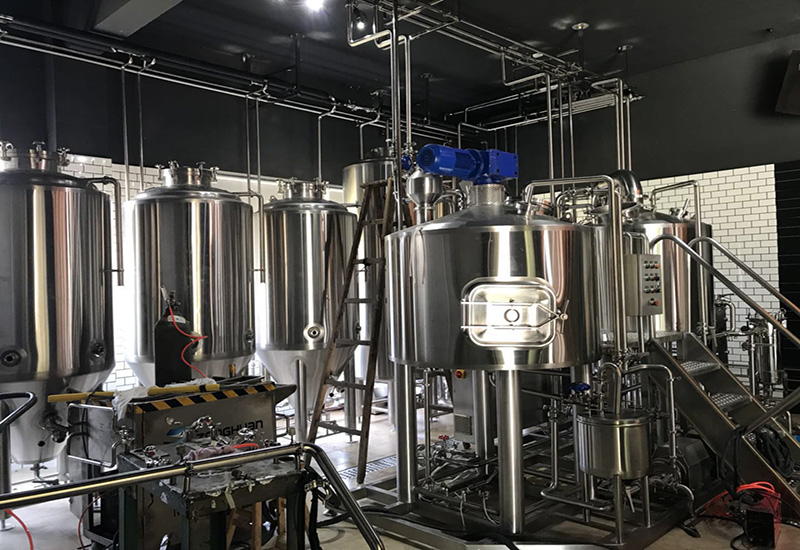 2017年 7月縱環500L精釀啤酒酒吧交鑰匙工程完成安裝 (4)